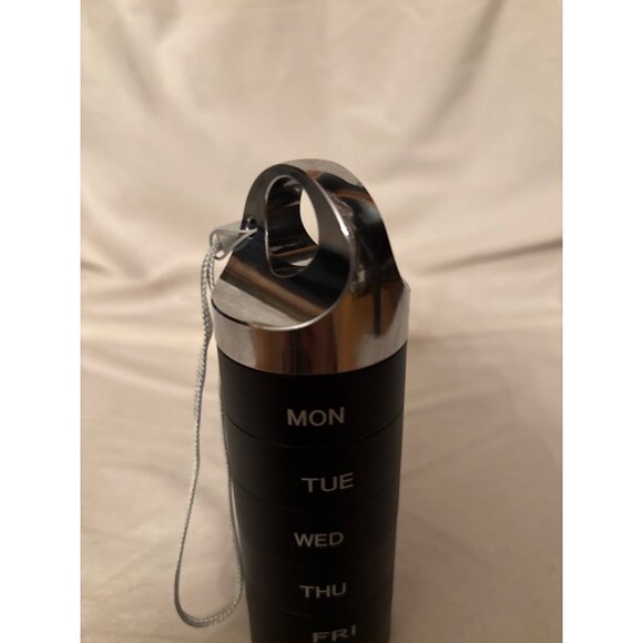 Stackable Weekly Pill Organizer Secret Stash Portable Design Keychain - Picture 7 of 9